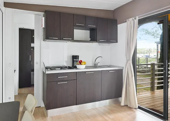 Mobile Homes Bijela Uvala Vacanceselect ホリデーパーク 4*